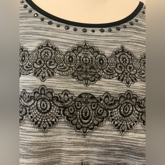 Alfred Dunner plus size 3x gorgeous grey laced design top - Picture 2 of 7